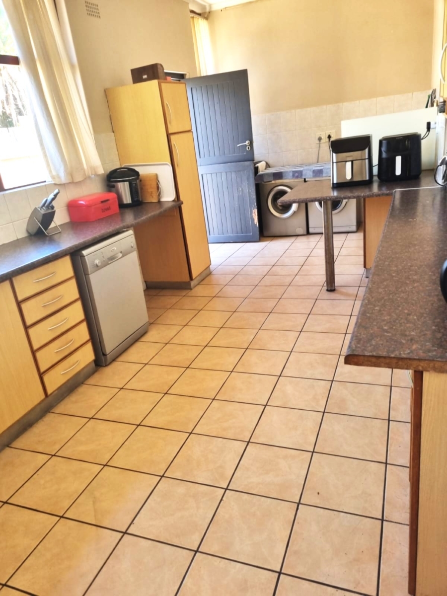 5 Bedroom Property for Sale in Vierlanden Western Cape